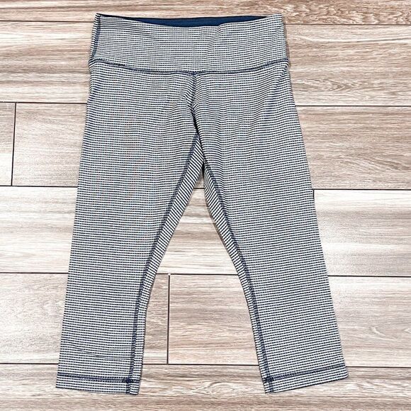 Lululemon Crop Leggings, Size 6 - Picture 1 of 4